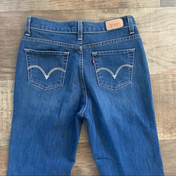 Like new Levi’s 512 slimming boot cut - Picture 3 of 8